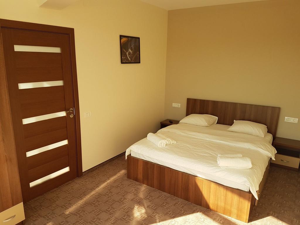 Skyroomshorezu Horezu Exterior foto